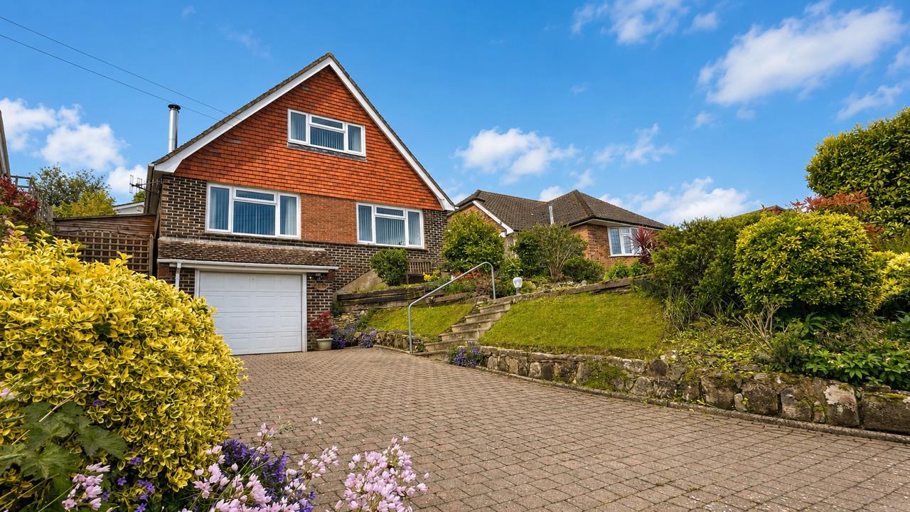 3 bed property in Langham Road, Hastings